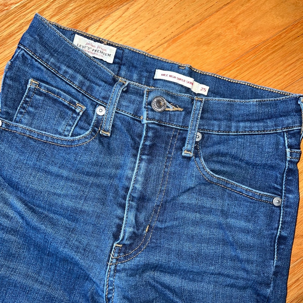 Levi Premium Mile High Super Skinny Jeans size 25
